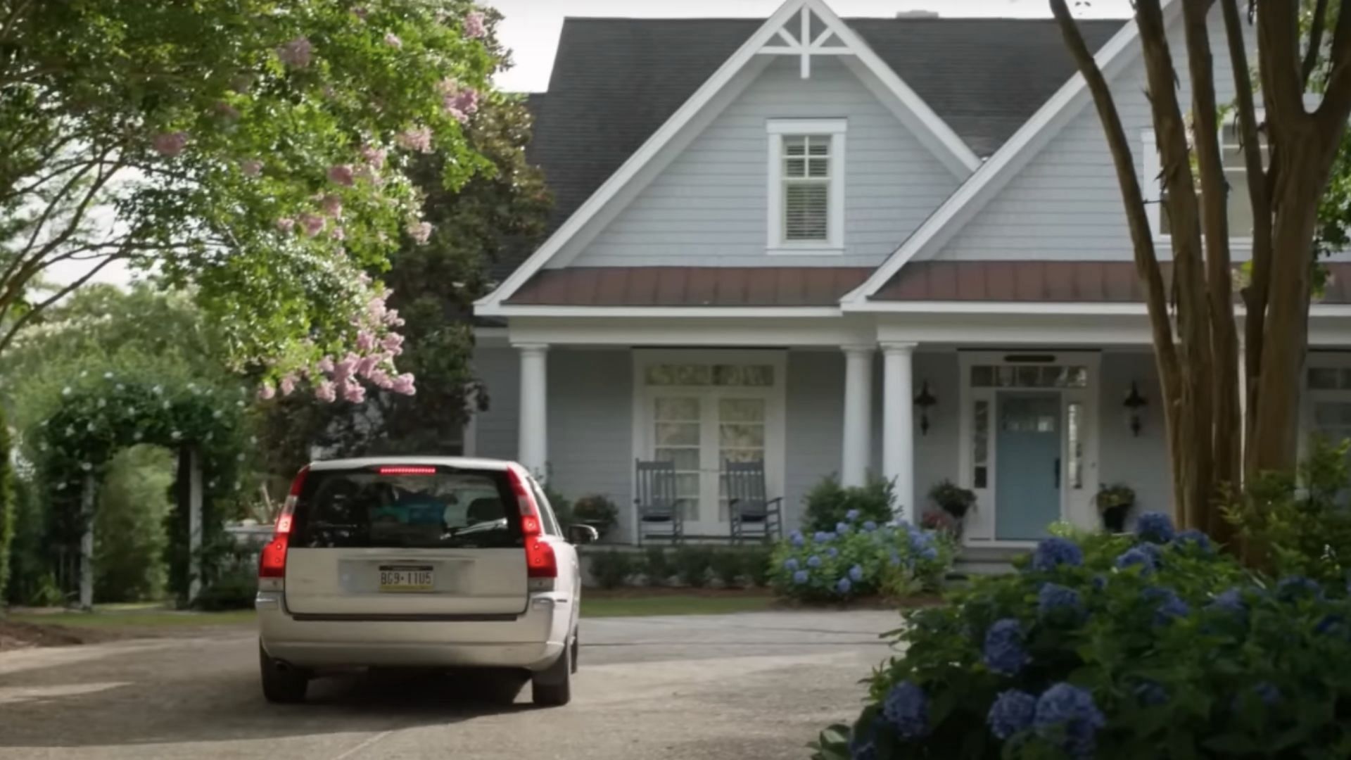 The beach house in The Summer I Turned Pretty (Image via YouTube/ Prime Video)